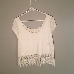 T-shirt with lace on the bottom